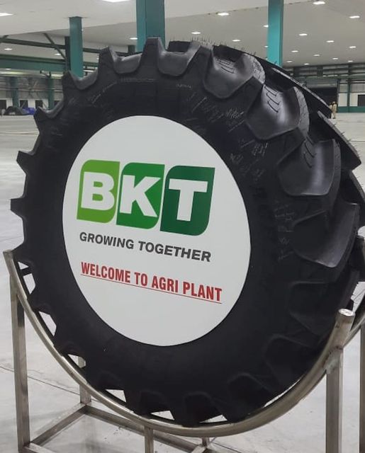 На новом расширенном заводе в Бхудже 4 марта 2022 года официально запущено производство радиальных шин BKT для сельского хозяйства.